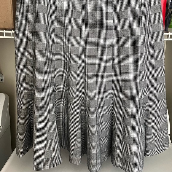 Zac and Rachel grey plaid skirt with bottom ruffle. Size 14 - Picture 3 of 6